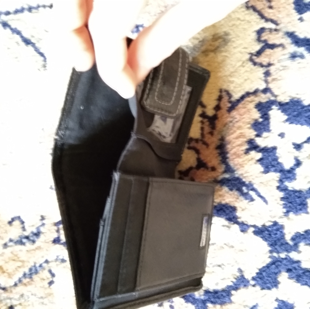 Black Fossil Wallet - Picture 5 of 7